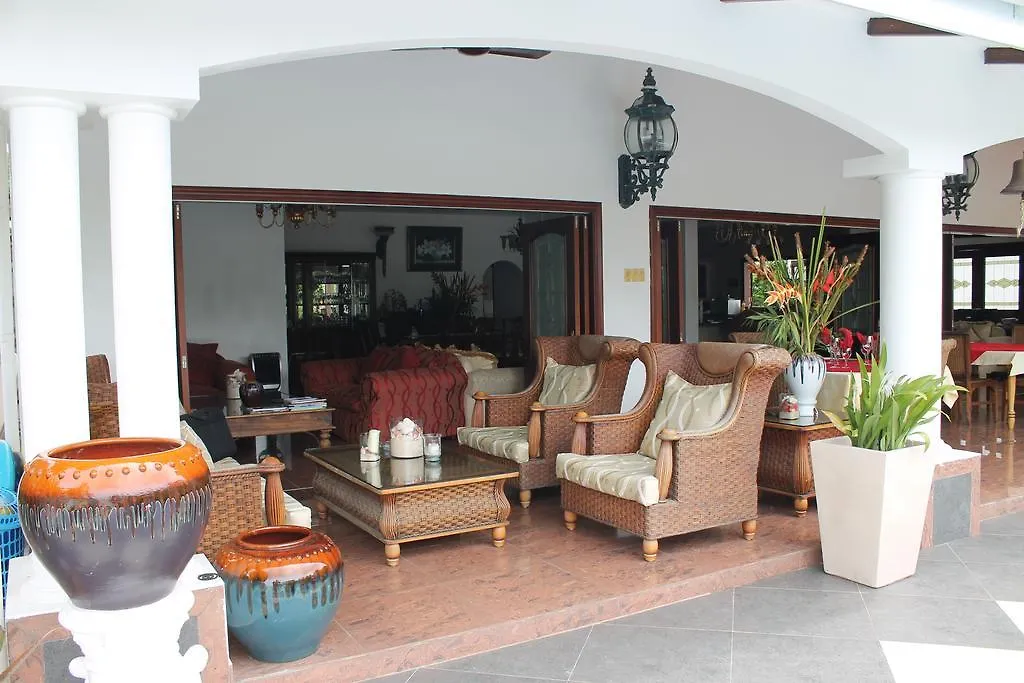 Le Bonheur Villa Machabee