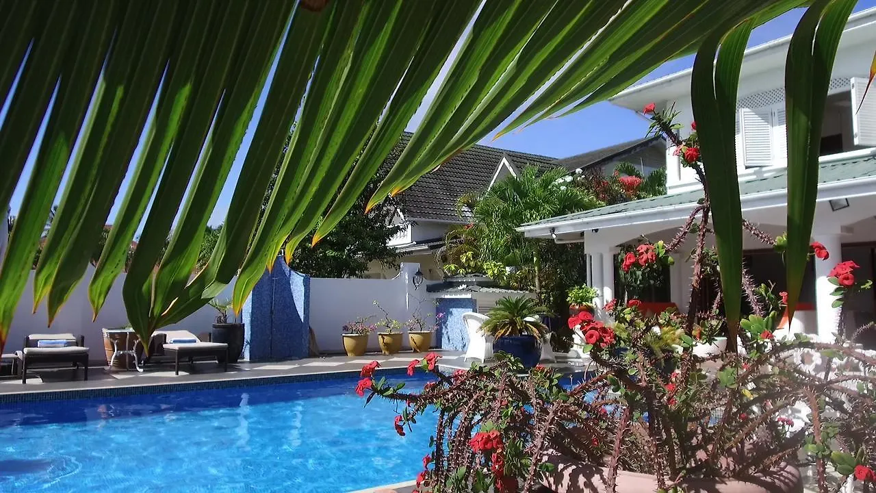 Le Bonheur Villa Machabee 3*,